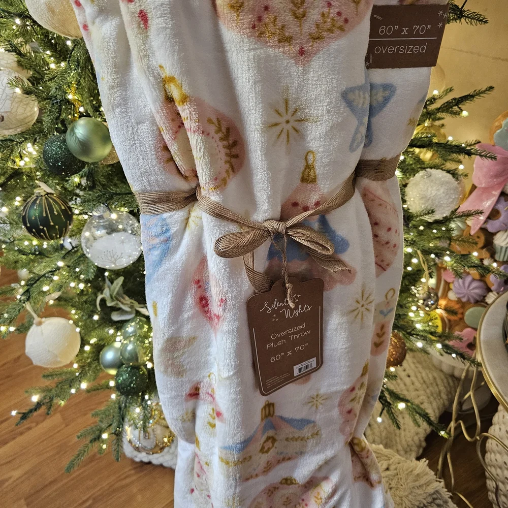 Christmas Festive Holiday Plush Throw Blanket - White and Pink
